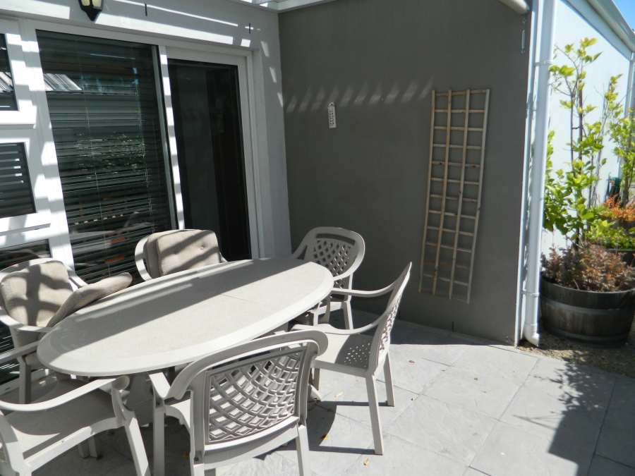 2 Bedroom Property for Sale in Bergenzicht Estate Western Cape